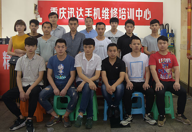 重庆迅达手机维修培训学员合影 重庆迅达手机维修培训学员合影